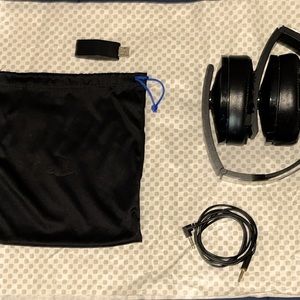 PS4 headset (includes Bluetooth connecting),